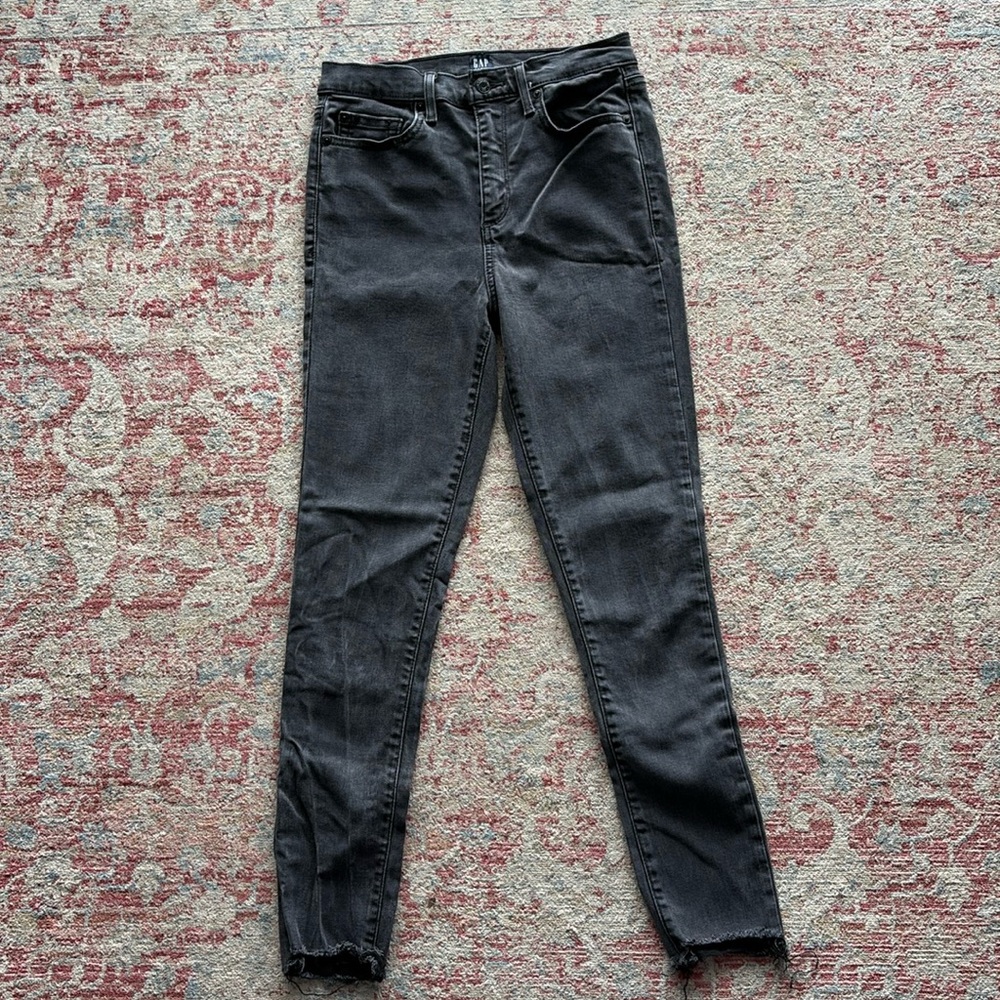 GAP high rise step hem skinny jeans. Washed black denim. Size 27